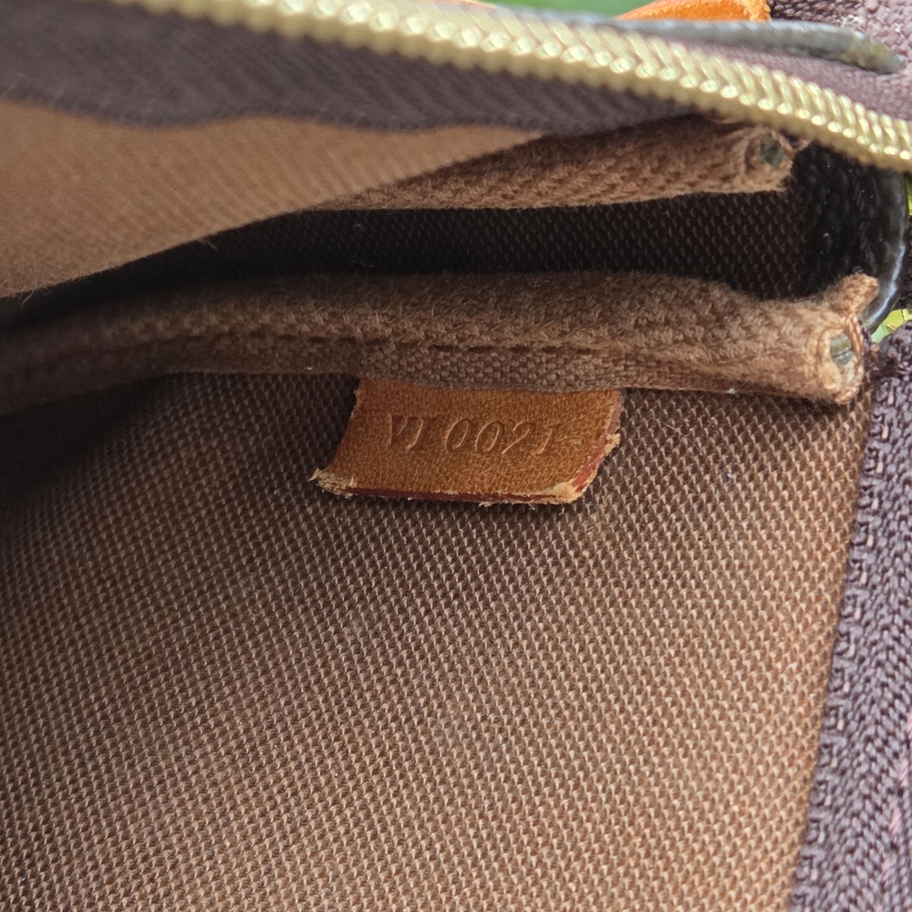 Louis Vuitton Monogram Pochette Shoulder/wristlet - Picture 5 of 8